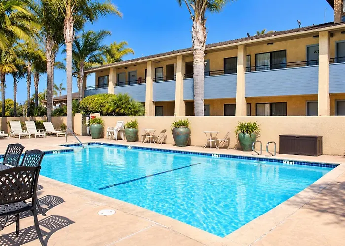 O'Cairns Inn And Suites