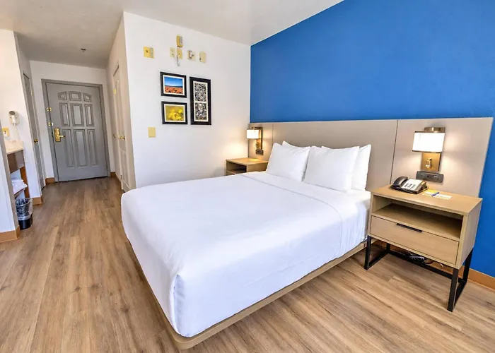 Comfort Inn & Suites Lancaster Antelope Valley