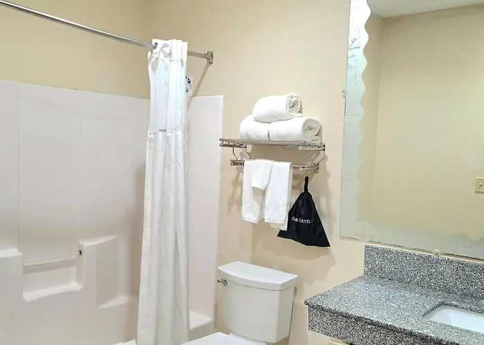Ramada By Wyndham South Waco
