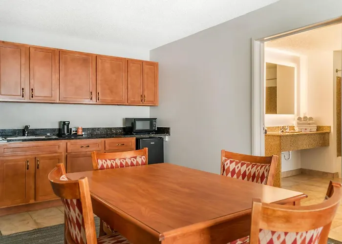 Country Inn & Suites By Radisson, Rossford - Toledo South