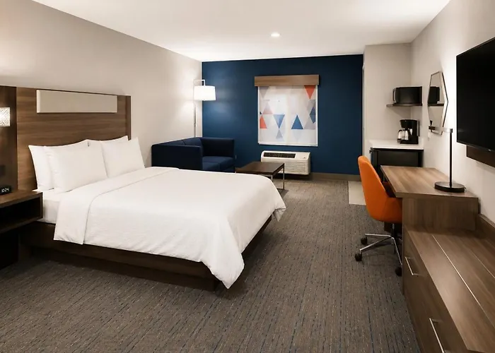 Holiday Inn Express Kenedy By Ihg