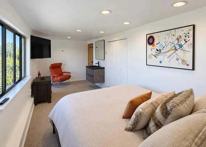 5 Acres Pool/Spa, Walk To All Big Sur Has To Offer