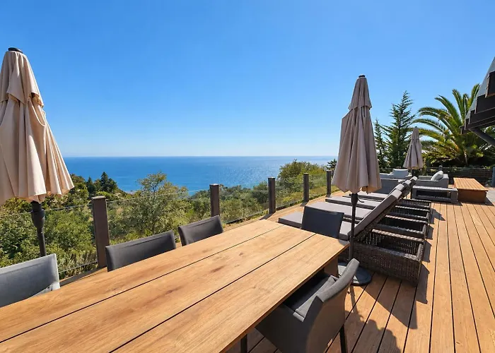 5 Acres Pool/Spa, Walk To All Big Sur Has To Offer