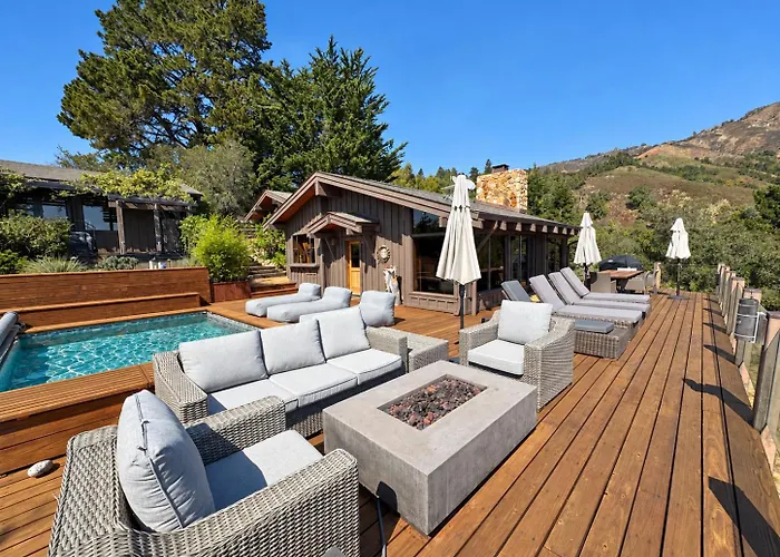 5 Acres Pool/Spa, Walk To All Big Sur Has To Offer