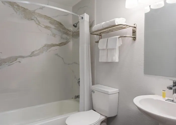 Days Inn By Wyndham Gainesville Hospital - University Area