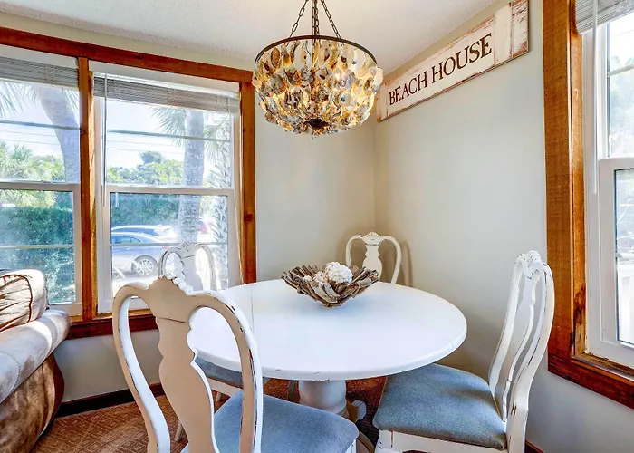Indian Rocks Beach Cottage, Walk To Beach!
