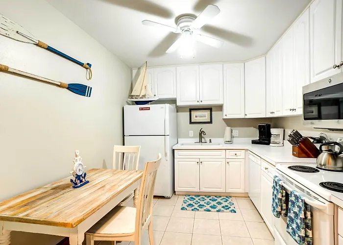 Indian Rocks Beach Cottage, Walk To Beach!