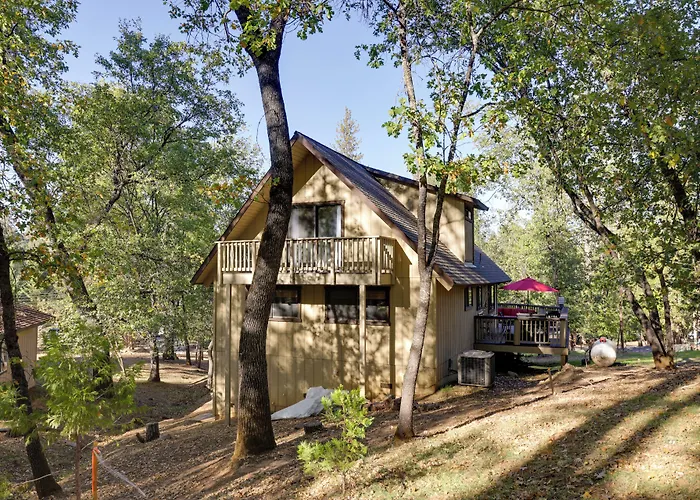 Spacious Groveland Cabin W/ Wraparound Deck!
