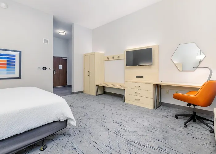 Holiday Inn Express & Suites - Medford By Ihg
