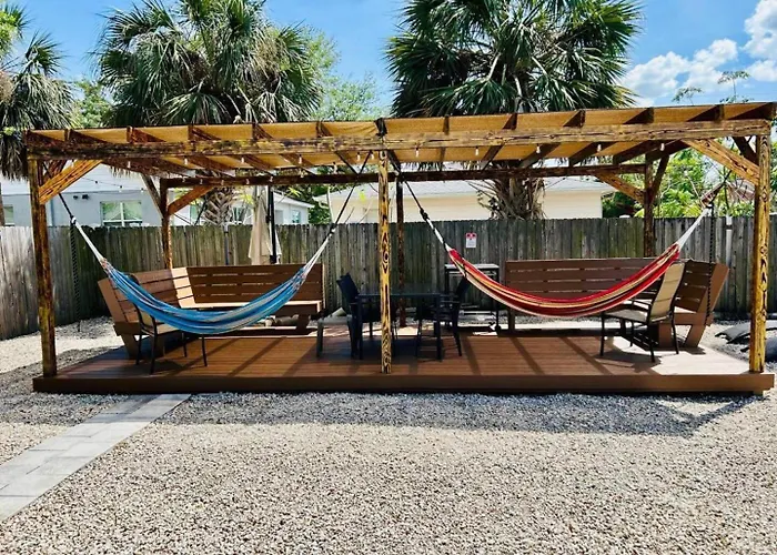 Mi Casa Es Tu Casa, Airport Suites