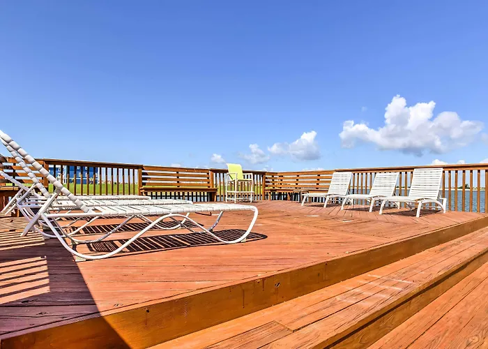 Waterfront Corpus Christi Townhome W/ Pool & Dock!