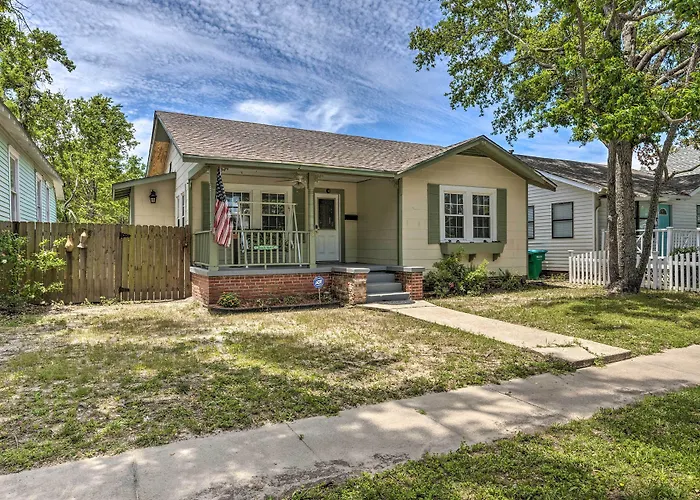 Cozy Gulfport Home: Walk To Beach, Marina & Casino