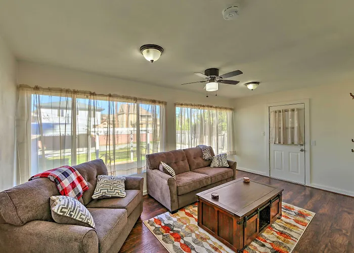 Riverside House W/ Yard ~ 1 Mi To Downtown!