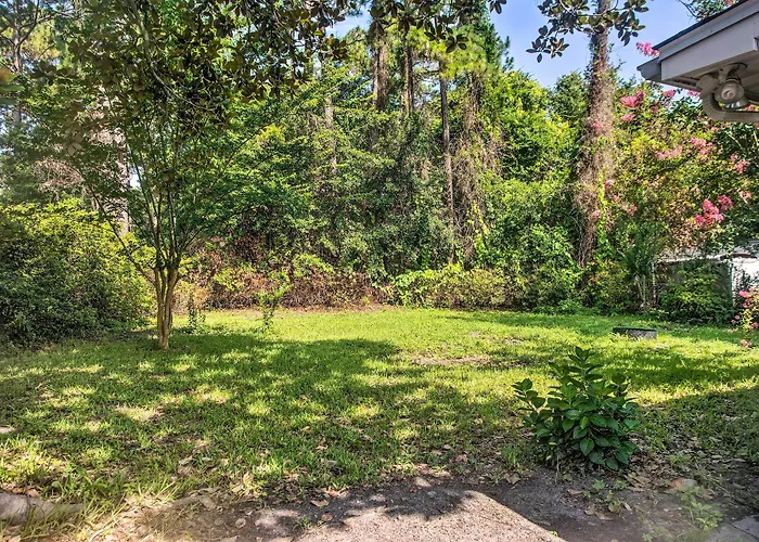 Pet-Friendly Brunswick Retreat W/ Gas Grill!