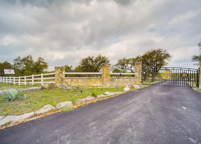 Vacation Rental In Kerrville: Pets Welcome!