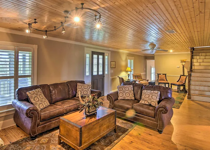 Serving Southern Charm At This Clarkesville House!
