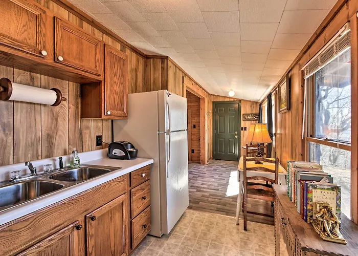 Secluded Ridgetop Hideaway W/ Valley Views!