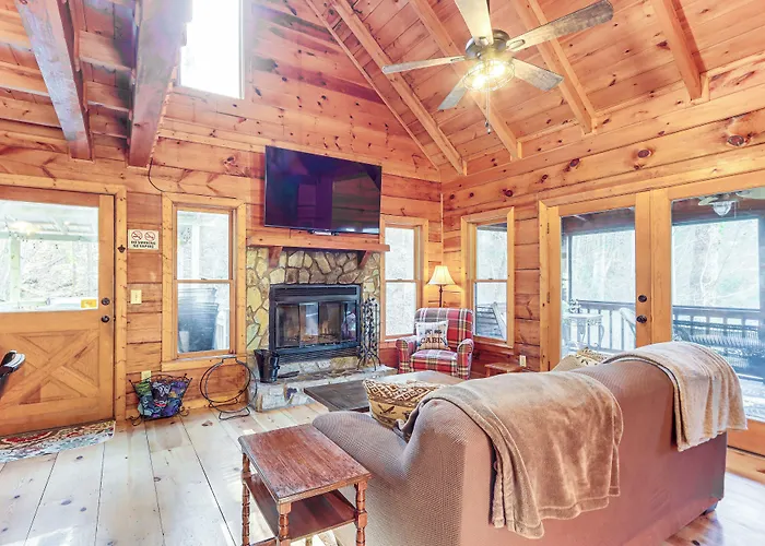 Waterfront Cabin W/ Beautiful River View & Hot Tub