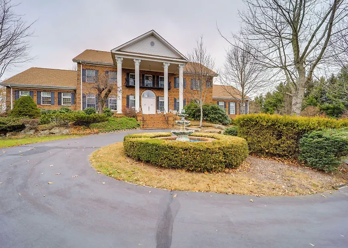 Immaculate Boone Villa W/ Entertainment Lounge!