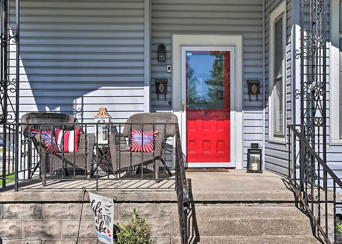 Port Clinton Getaway - Walk To Beach & Restaurants