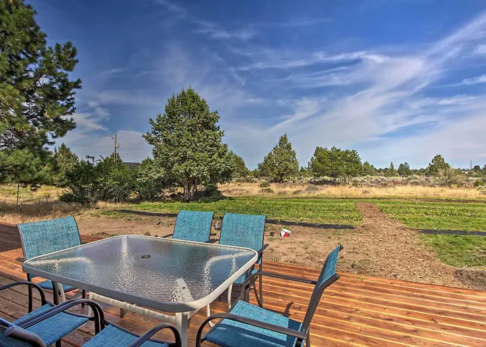 Updated Farmhouse W/ Deck On Central Oregon Canal!