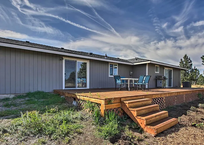 Updated Farmhouse W/ Deck On Central Oregon Canal!