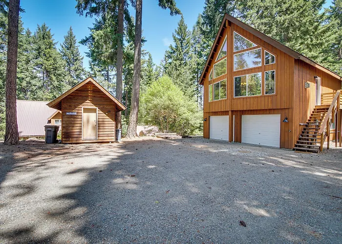 Unwind In Cle Elum: Hot Tub & Cozy Fireplace!
