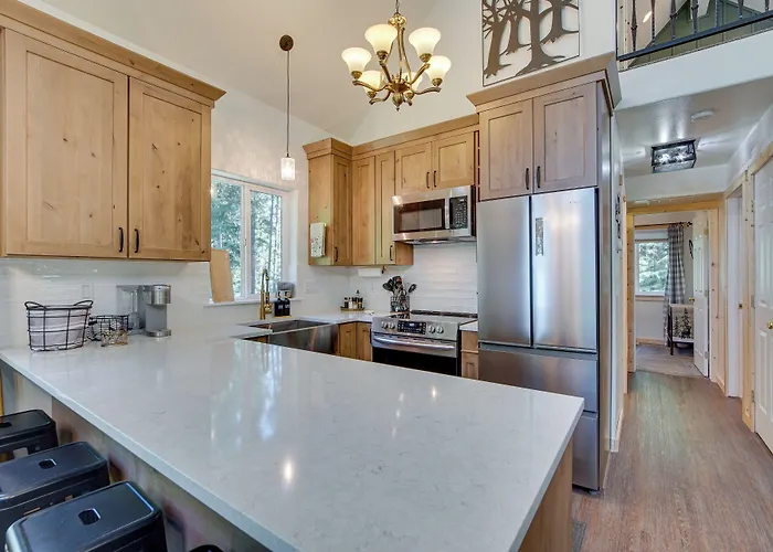 Unwind In Cle Elum: Hot Tub & Cozy Fireplace!