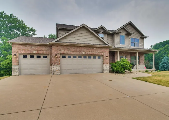 Prime Peoria Retreat W/ Deck & Fireplace!