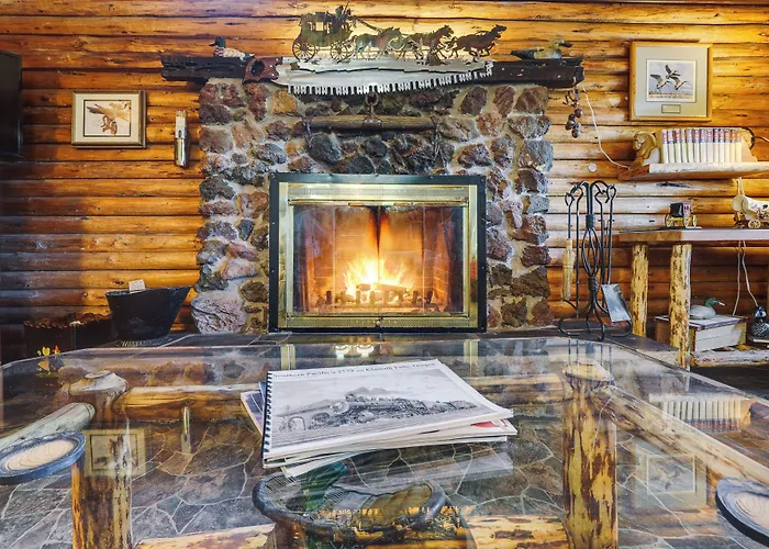 Remote Escape: Klamath Falls Cabin By Lake & Hikes