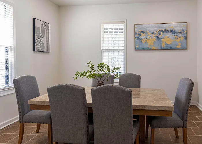 Stylish Home ~ 2 Mi To Jackson State & Belhaven!