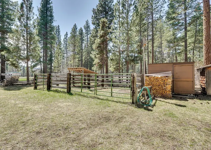 Remote Escape: Klamath Falls Cabin By Lake & Hikes