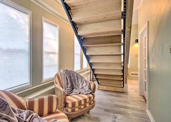 Pet-Friendly Natchez Home: Walk To Downtown!