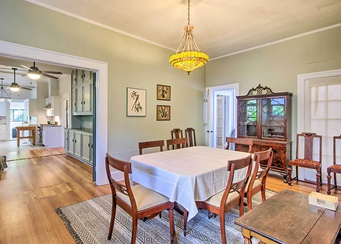 Pet-Friendly Natchez Home: Walk To Downtown!
