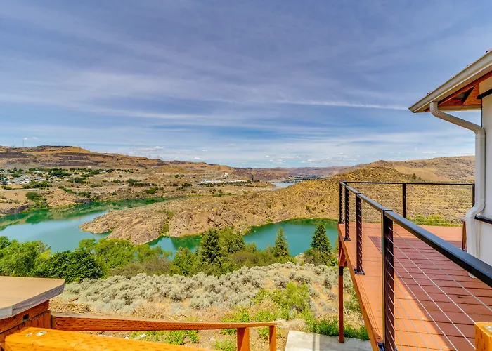 Cozy Grand Coulee Home W/ Deck & Views!