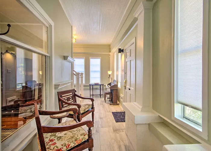 Pet-Friendly Natchez Home: Walk To Downtown!