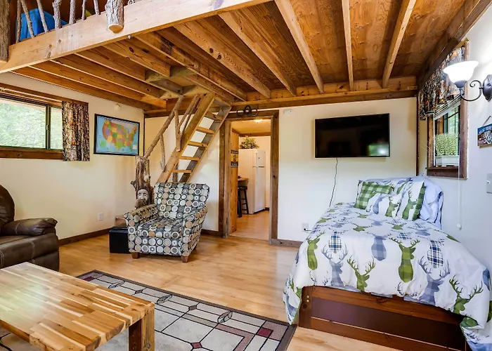 Cozy Georgia Abode W/ Deck, Fire Pit & Lake Access