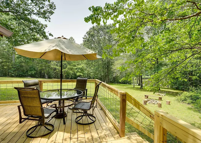 Cozy Georgia Abode W/ Deck, Fire Pit & Lake Access