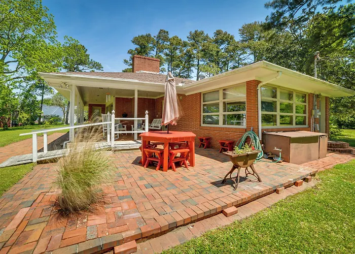 Fifties Beaufort Home W/ Patio, On Newport River!