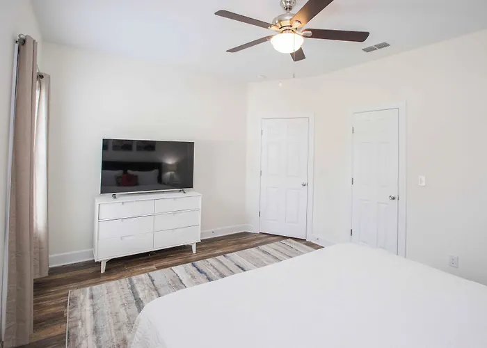 Chic Thomasville Home: Walk To Downtown!
