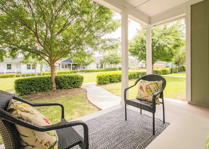 Chic Thomasville Home: Walk To Downtown!
