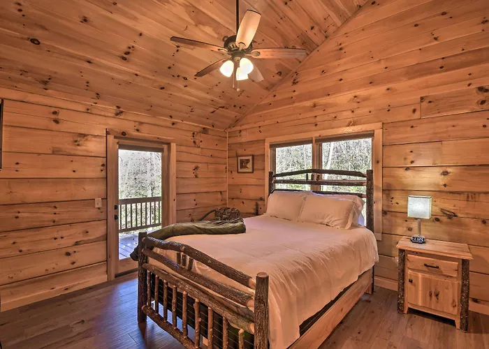 Private Cabin W/ Furnished Porch On < 3 Acres!