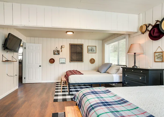 Eagle River Retreat Near Dam Lake W/ Boat Dock!
