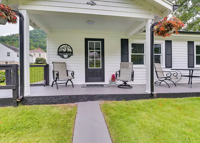 Mullens Home - Close To Hatfield-Mccoy Trailhead!