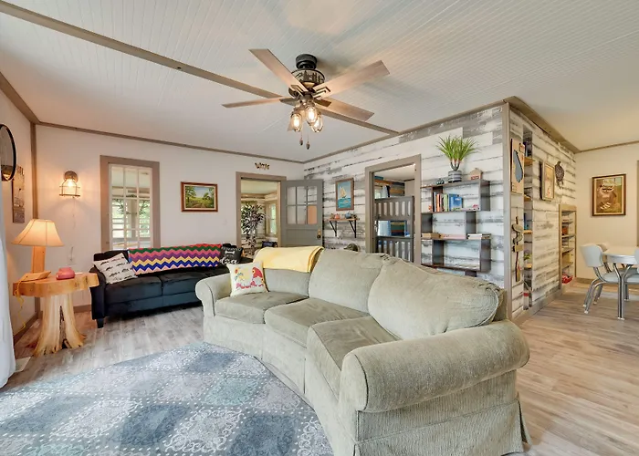 Lakefront Michigan Abode W/ Deck & Fire Pit!