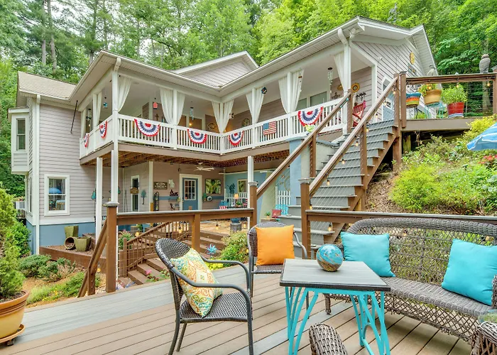 Creekside Hendersonville Haven: Hot Tub & Fire Pit