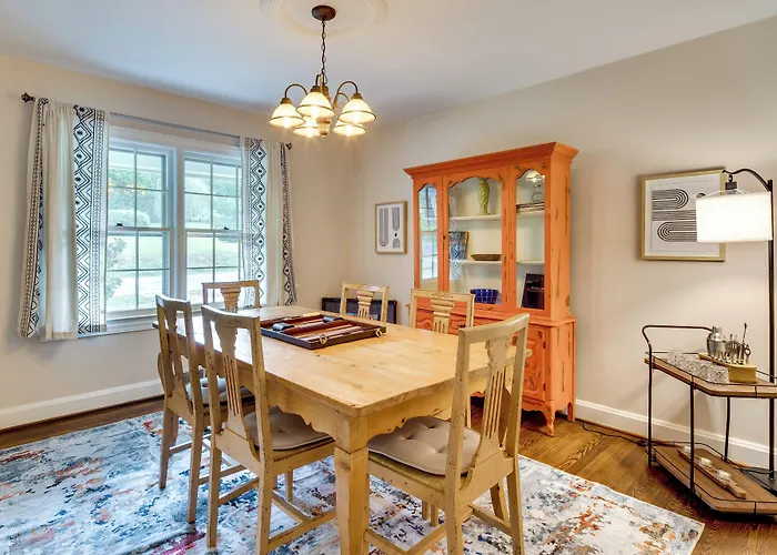Hendersonville Haven W/ Fire Pit, Grill, Deck!