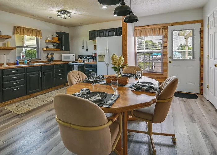 Charming Smiths Grove Home Near Cave Tours!