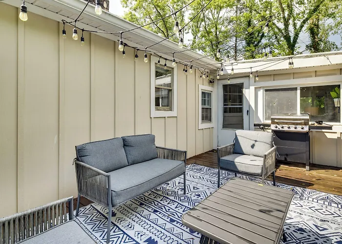 Hendersonville Haven W/ Fire Pit, Grill, Deck!