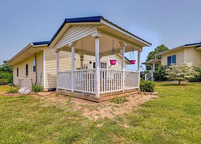 Charming Smiths Grove Home Near Cave Tours!